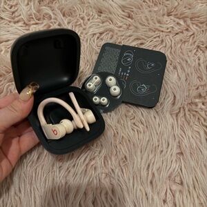 Beats by Dre Wireless Earbuds with Case